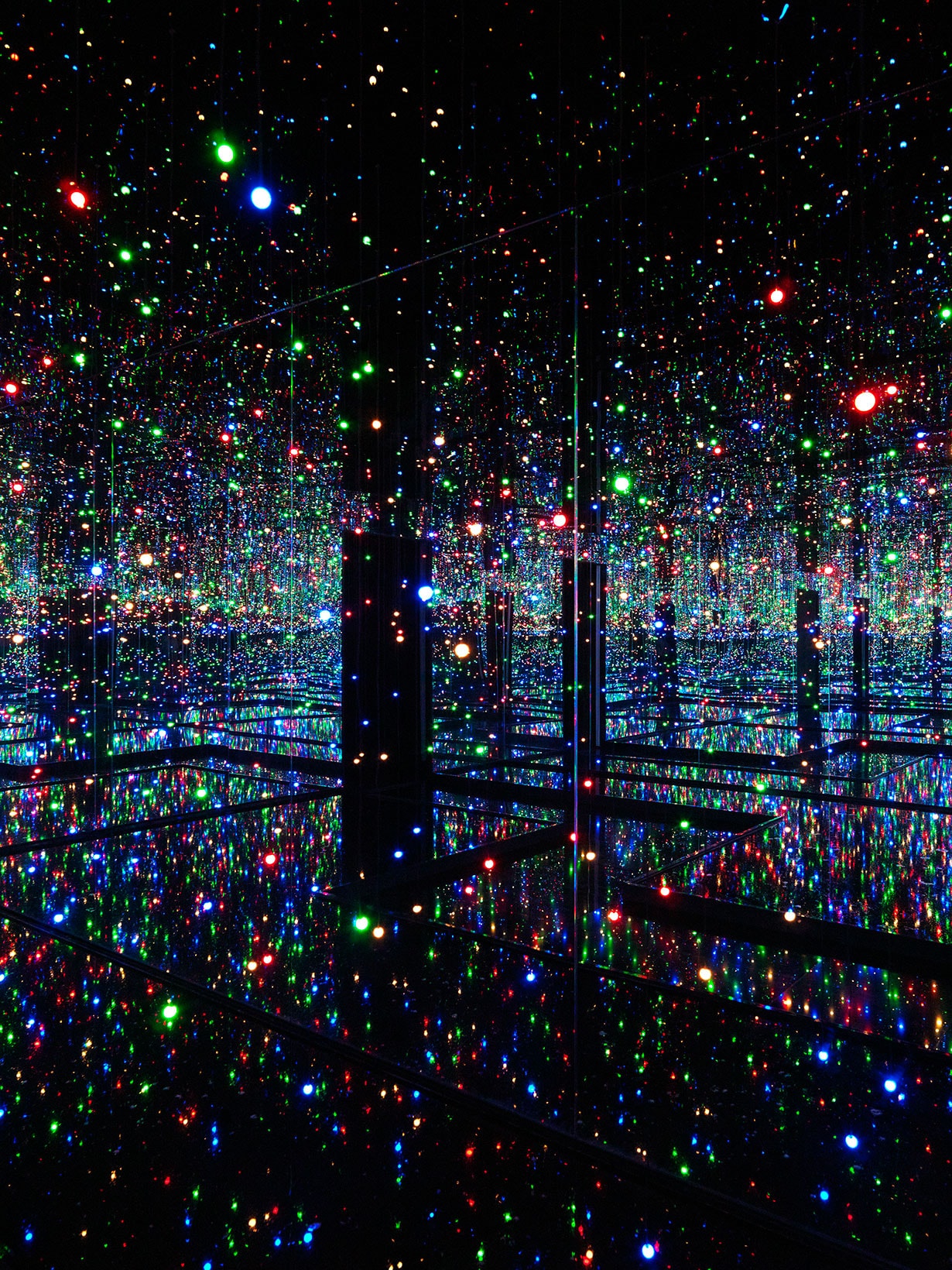 yayoi kusama infinity mirrored rooms tate modern exhibiton inside look space lights