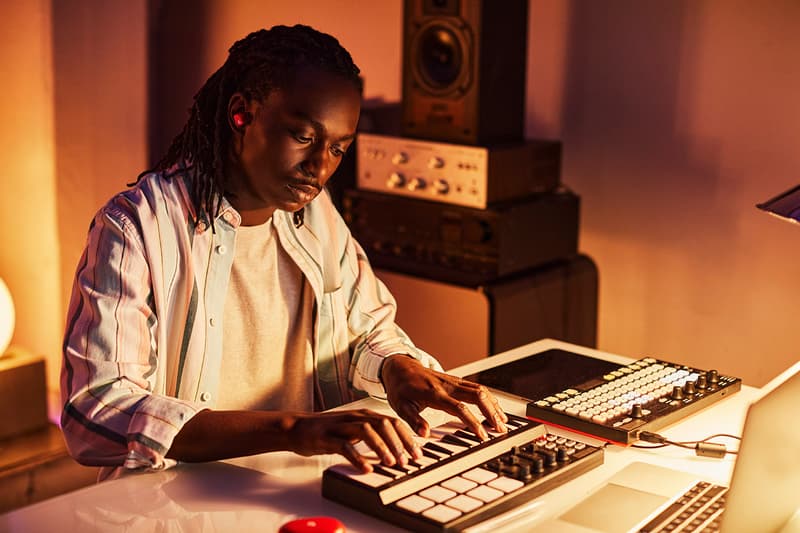 Apple Unveils Trio Of Beats Studio Buds Earphones Black White Red Headphones