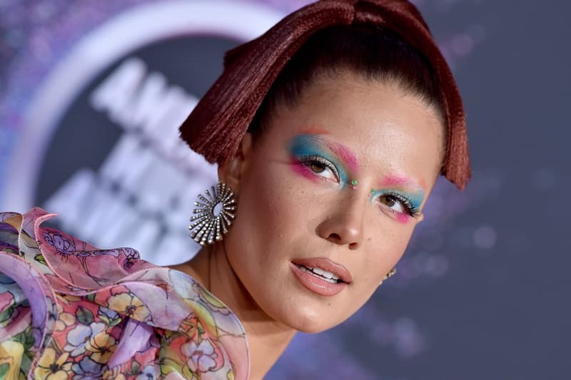 Halsey Singer Music Artist American Music Awards AMAs Red Carpet Outfit Makeup Look Beauty