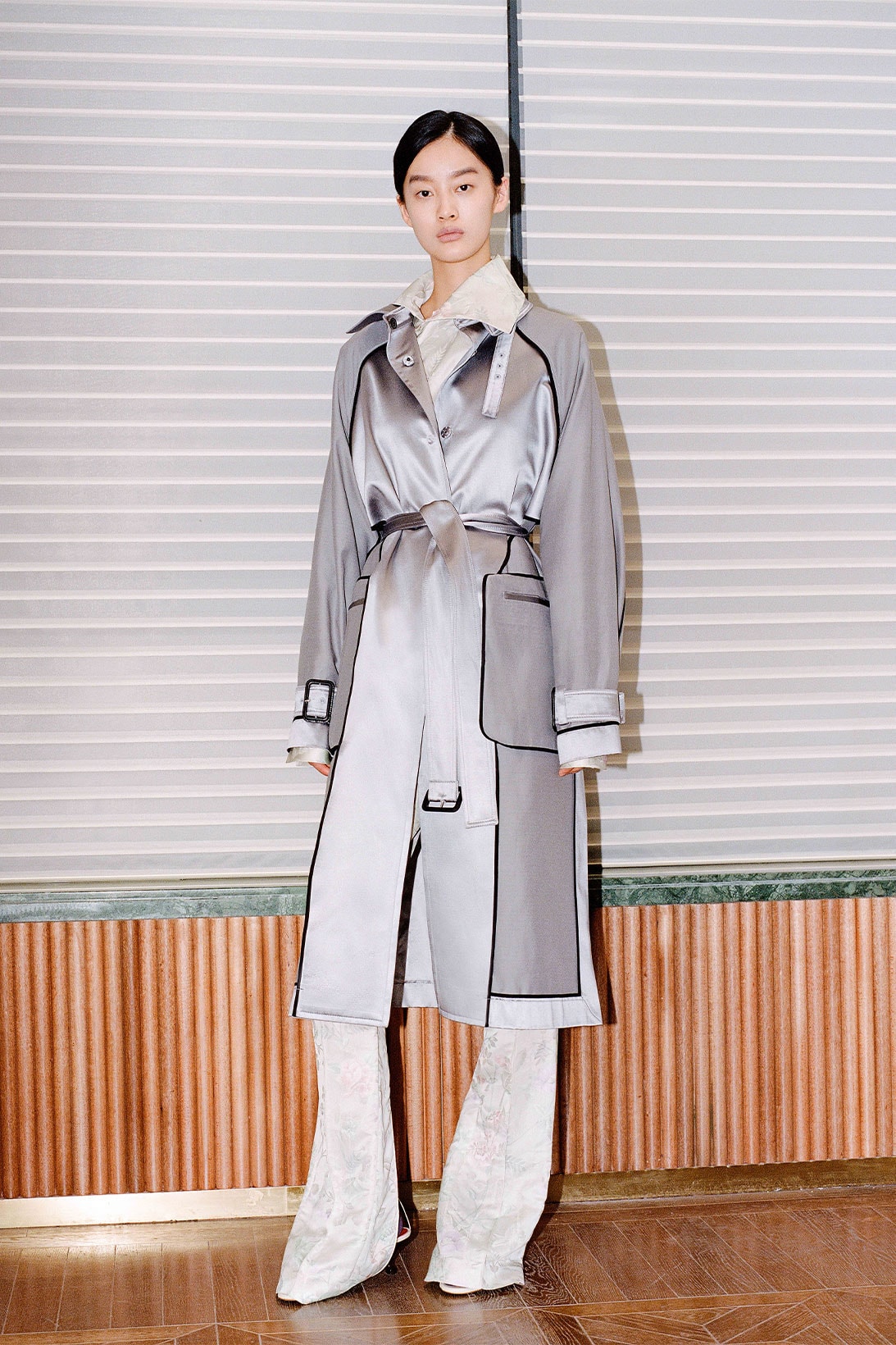 Shanghai Tang Yuni Ahn model silver trench jacket