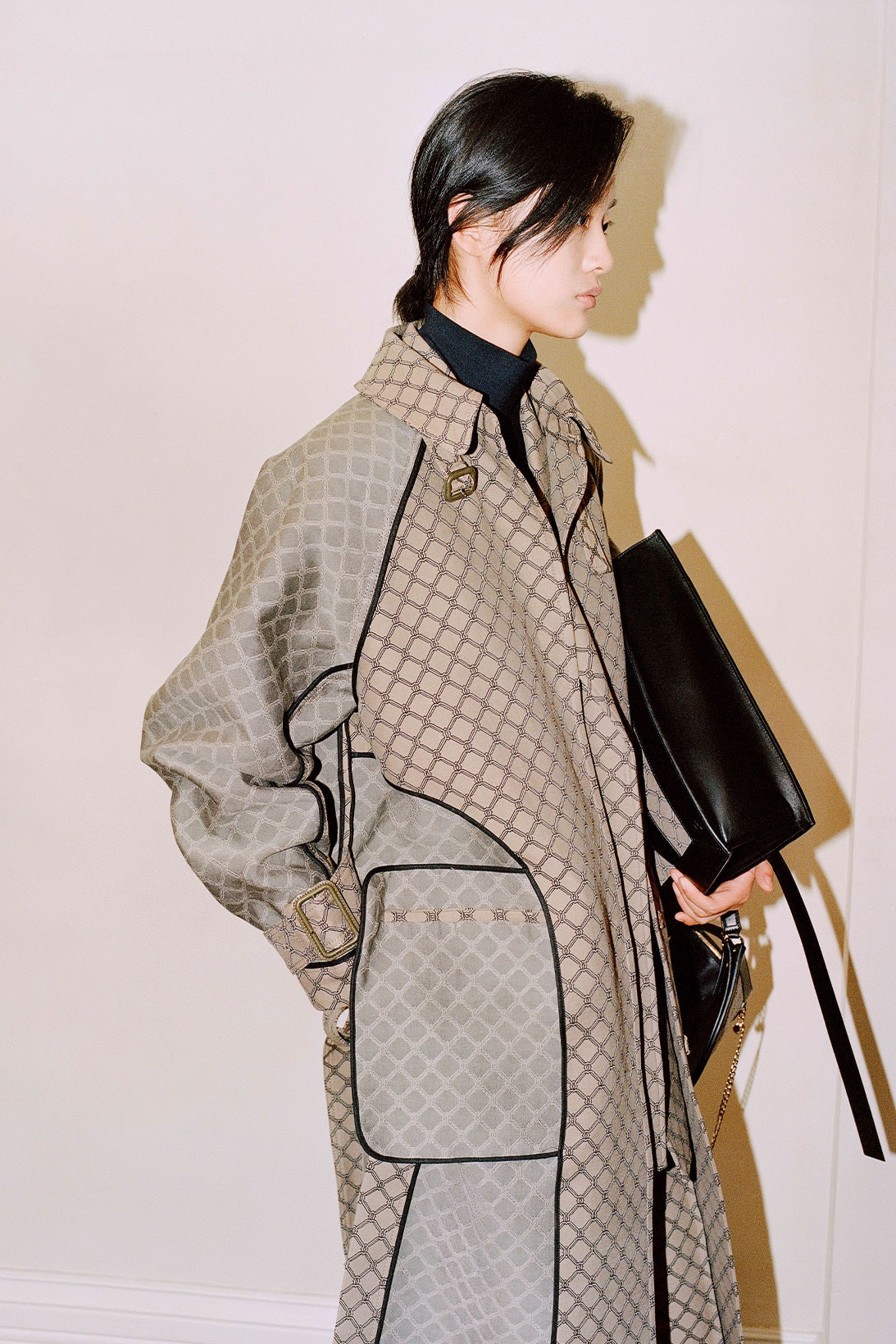 Shanghai Tang Yuni Ahn model brown trench jacket