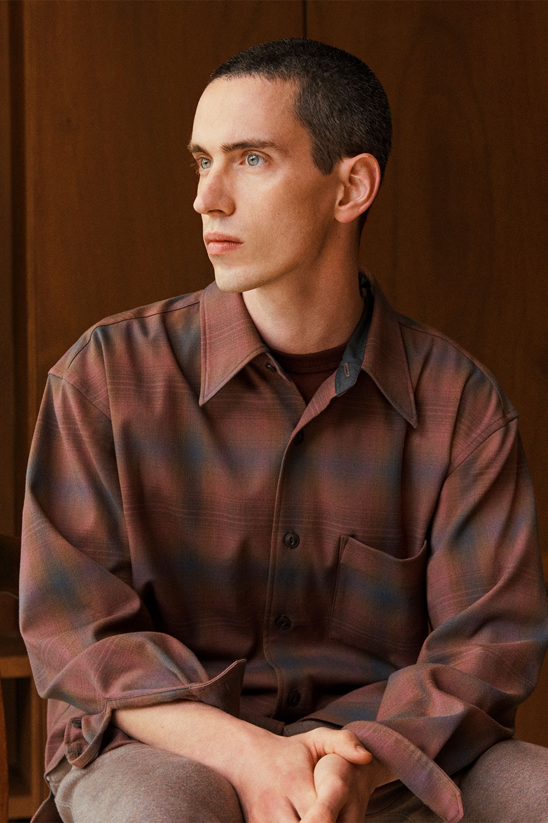Uniqlo fw21 collection flannel on model