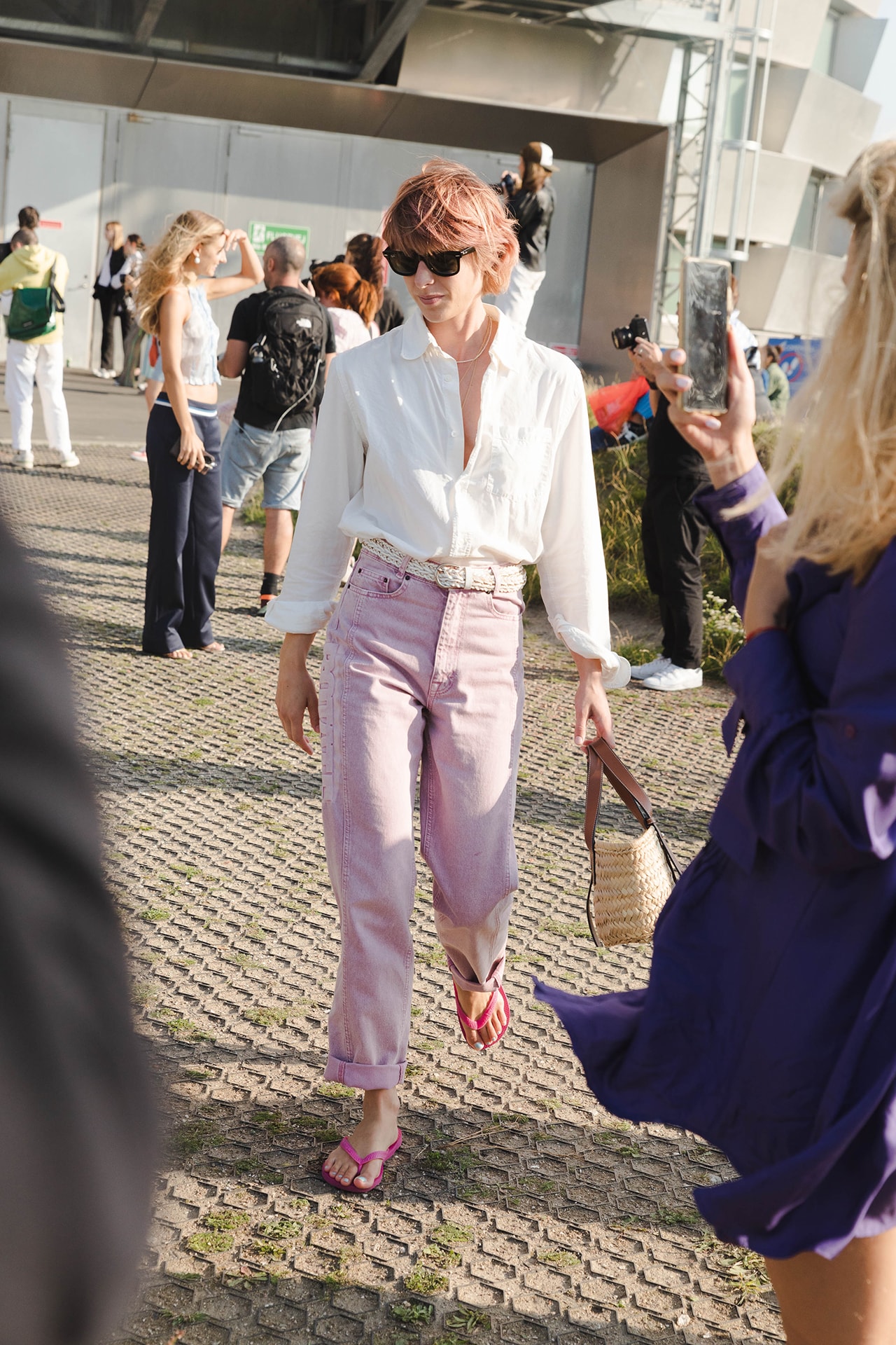 Street Style Copenhagen Fashion Week SS22 Spring Summer 2022 Influencer Pink Jeans White Shirt Wicker Bag
