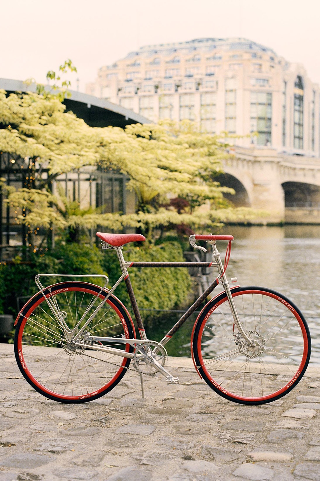 louis vuitton tamboite bike bicycle collaboration red paris