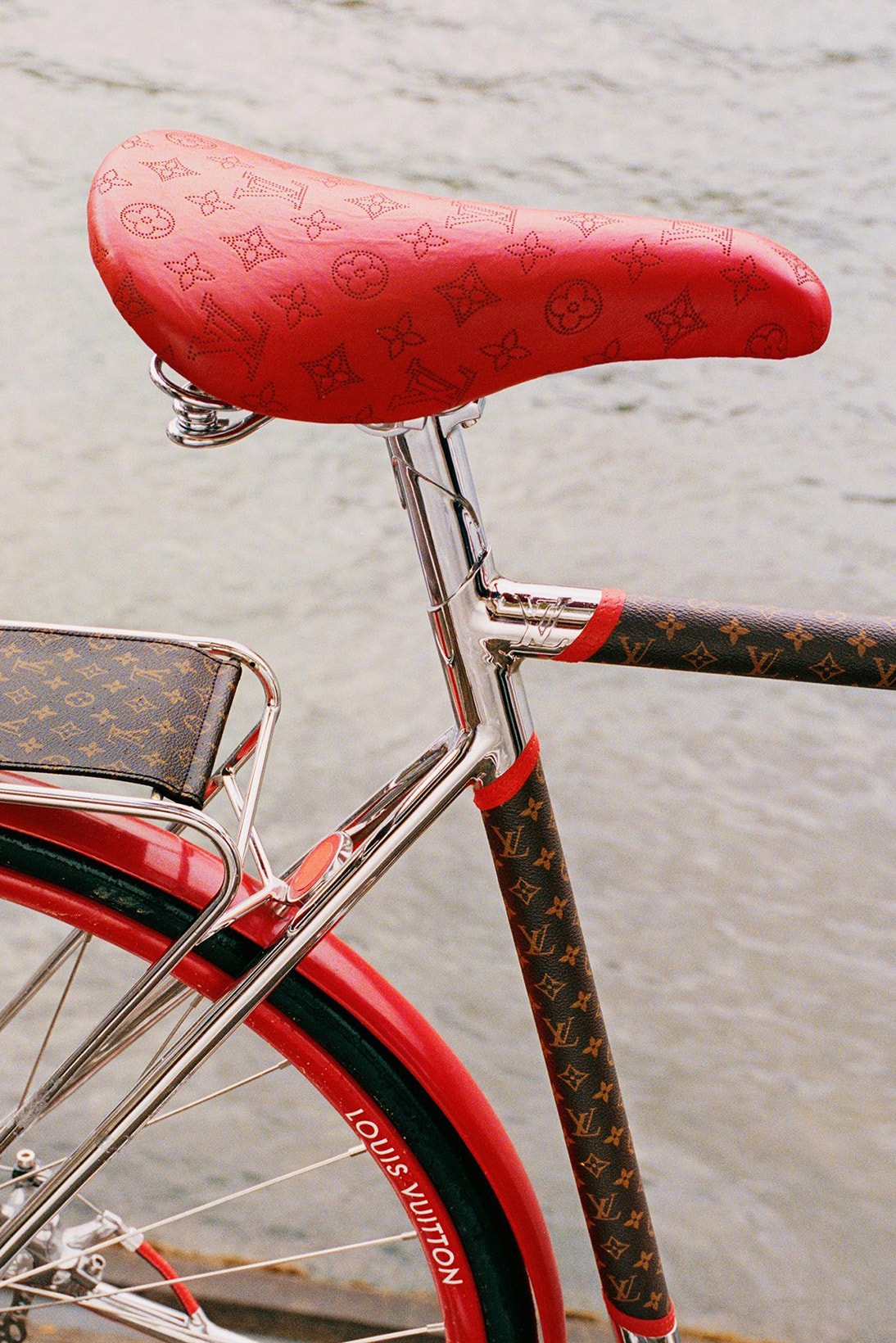 louis vuitton tamboite bike bicycle collaboration red paris details