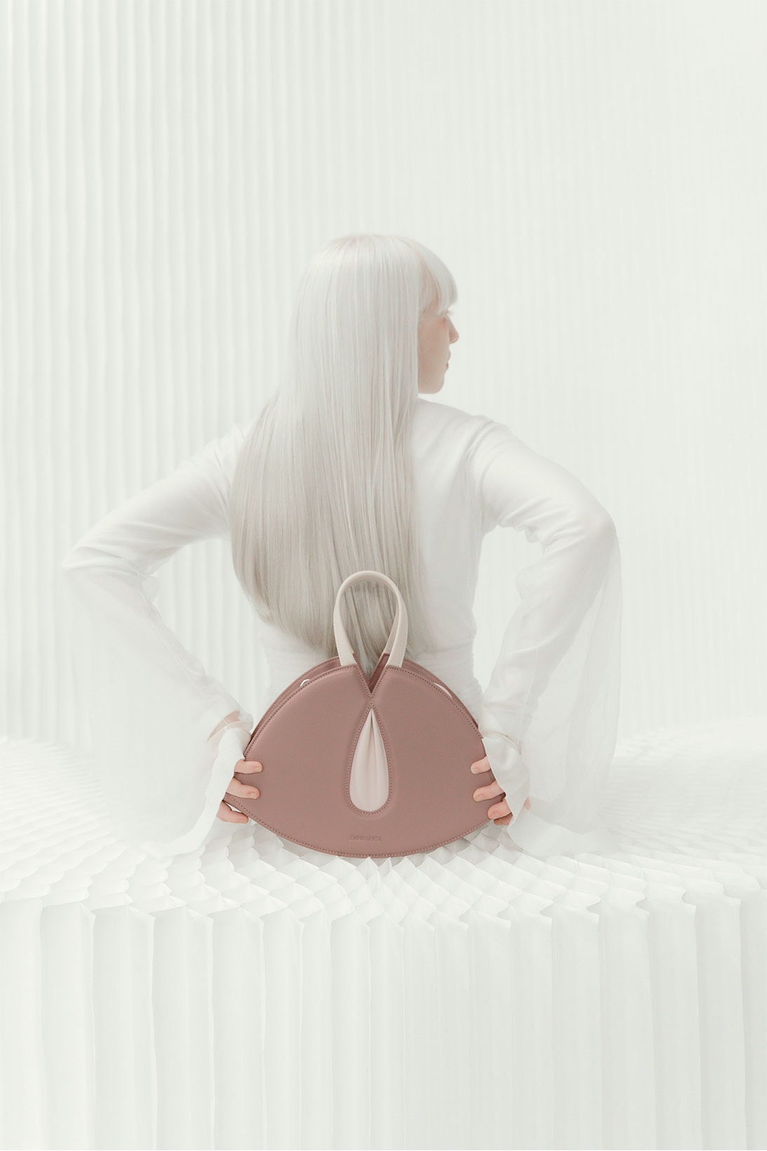 Noiranca dusty pink bag with model