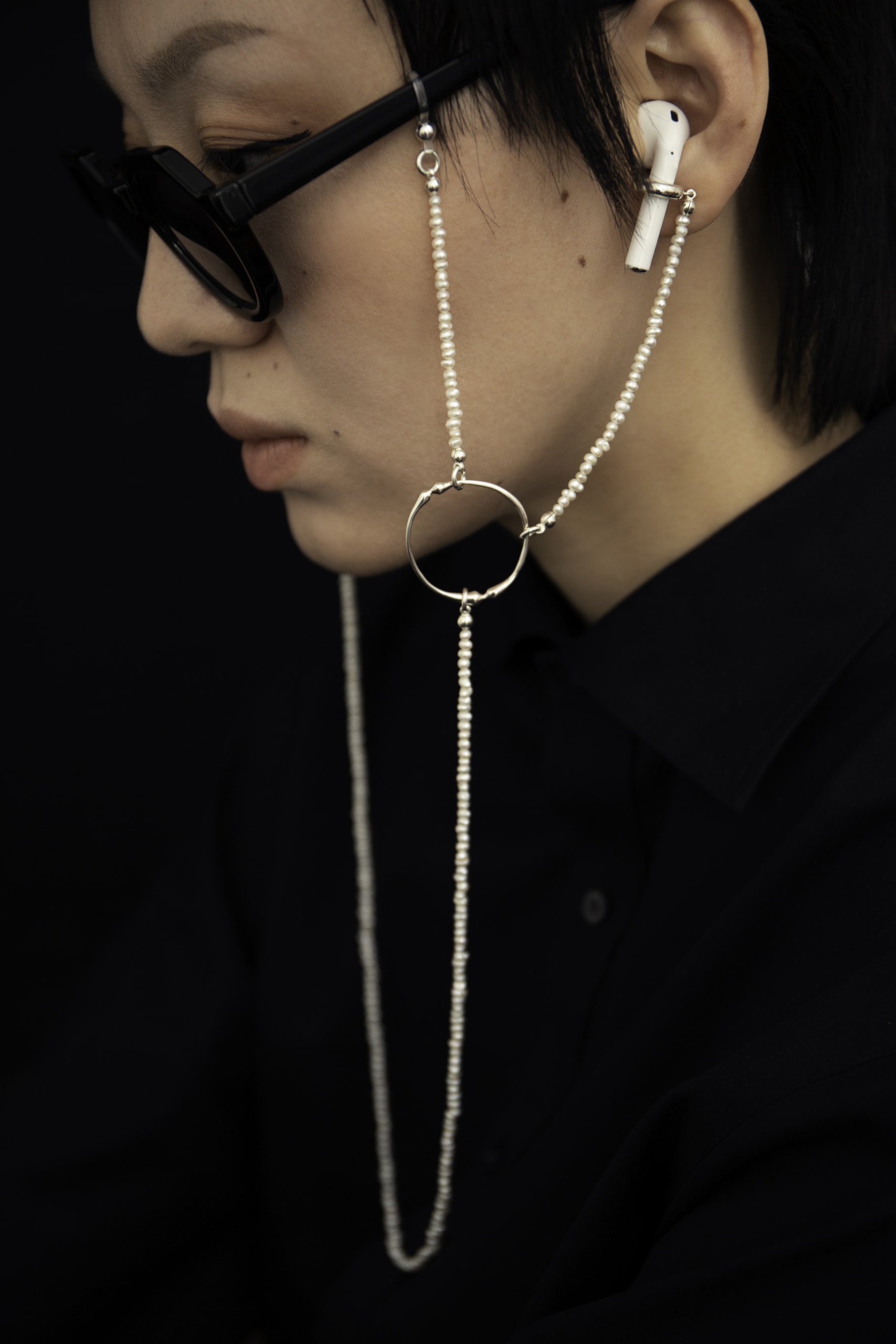 Mara Paris “Sight&Sound” the wisdom hybrid pearl beads airpods glasses holder