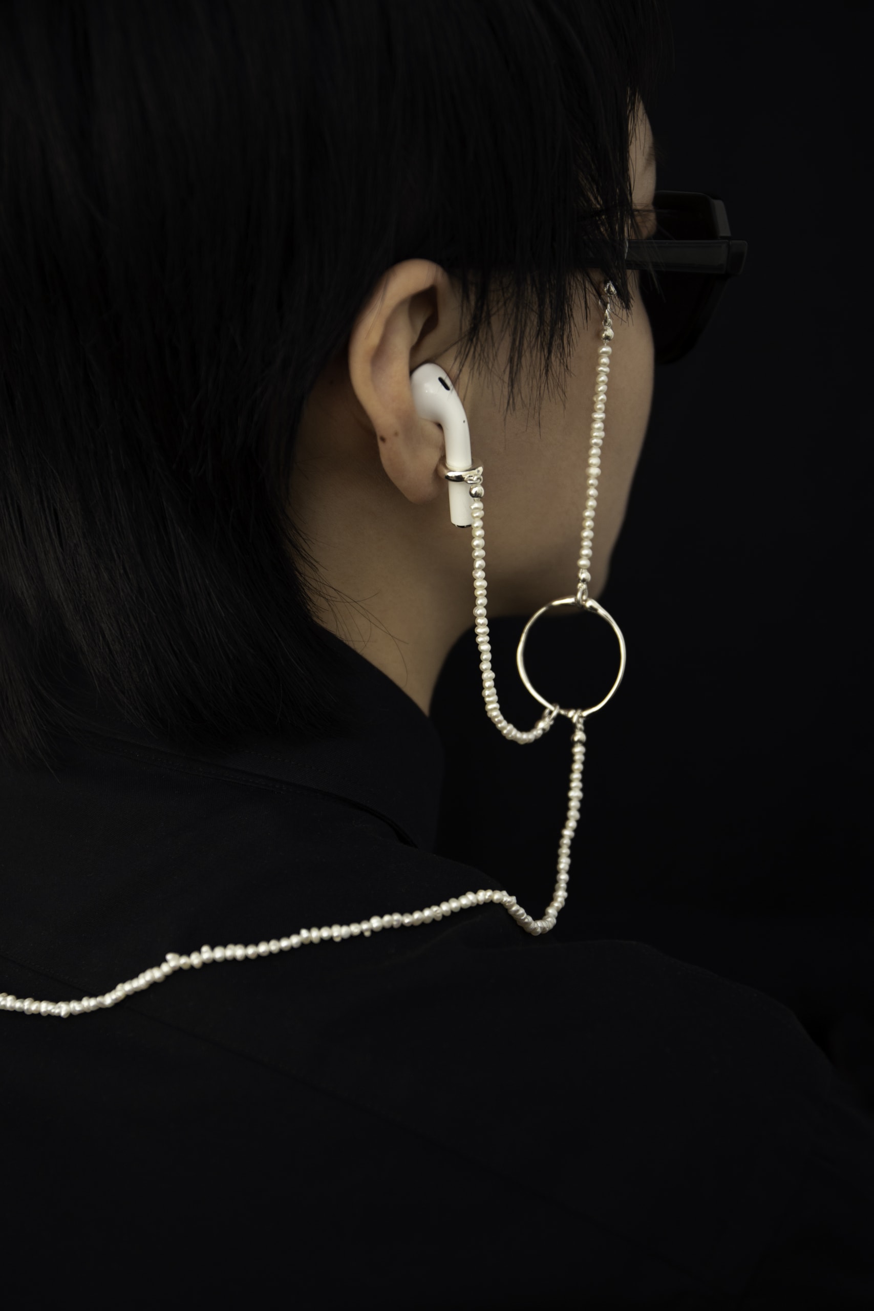 Mara Paris “Sight&Sound” the wisdom hybrid pearl beads airpods glasses holder