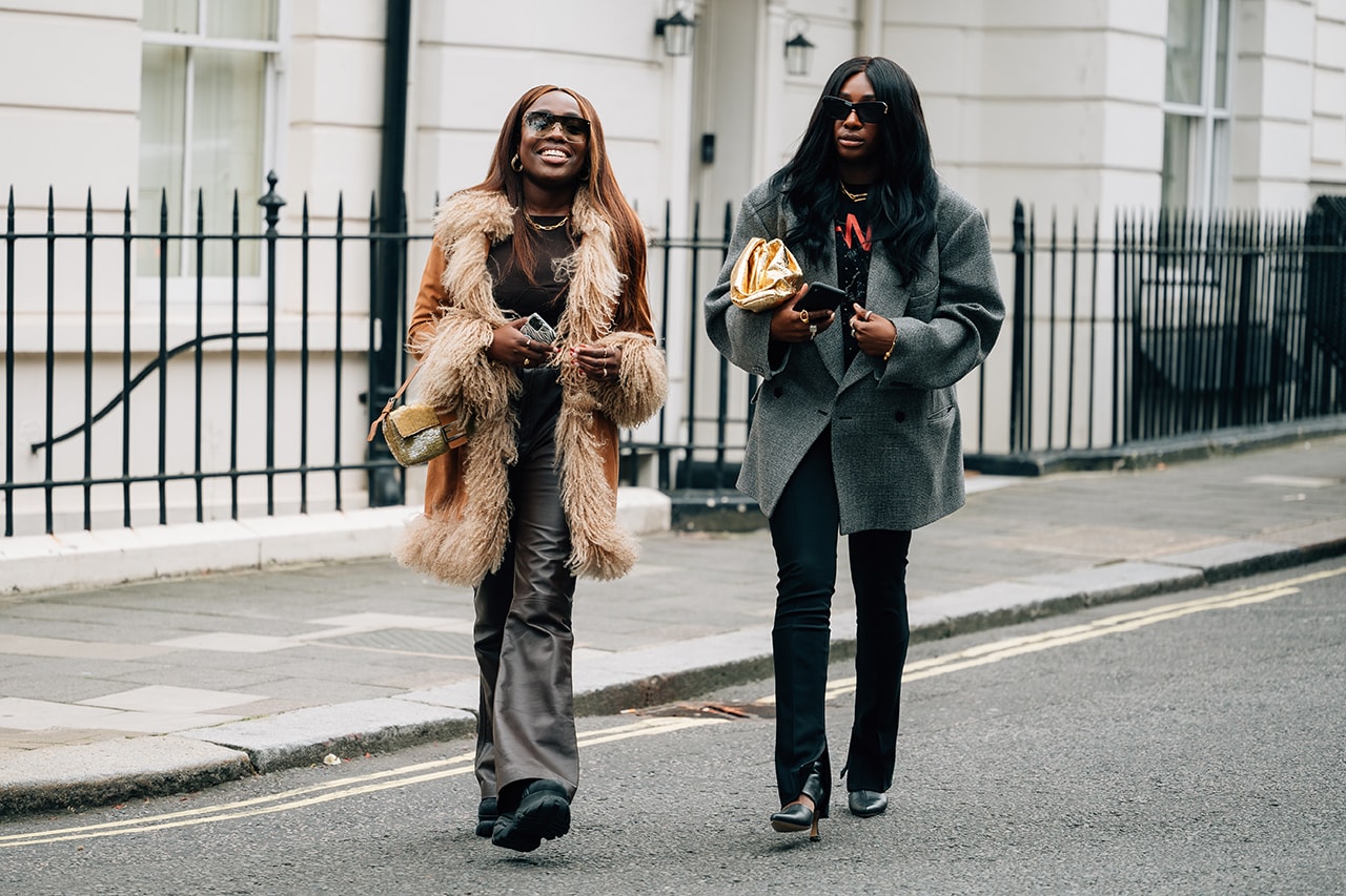 London Fashion Week SS22 Spring Summer 2022 Street Style Looks Outfits Influencers Fur Coat Fendi Bag Bottega Veneta Pouch Clutch Gold Oversized Blazer Sunglasses