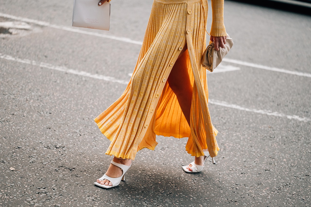London Fashion Week SS22 Spring Summer 2022 Street Style Looks Outfits Influencer White Sandal Heels Yellow Knit Skirt Bottega Veneta Pouch Beige Mini Clutch