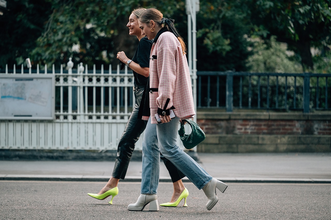 London Fashion Week SS22 Spring Summer 2022 Street Style Looks Outfits Influencer Nodaleto Boots White Amina Muaddi Pumps Heels Bottega Veneta Mini Jodie Green