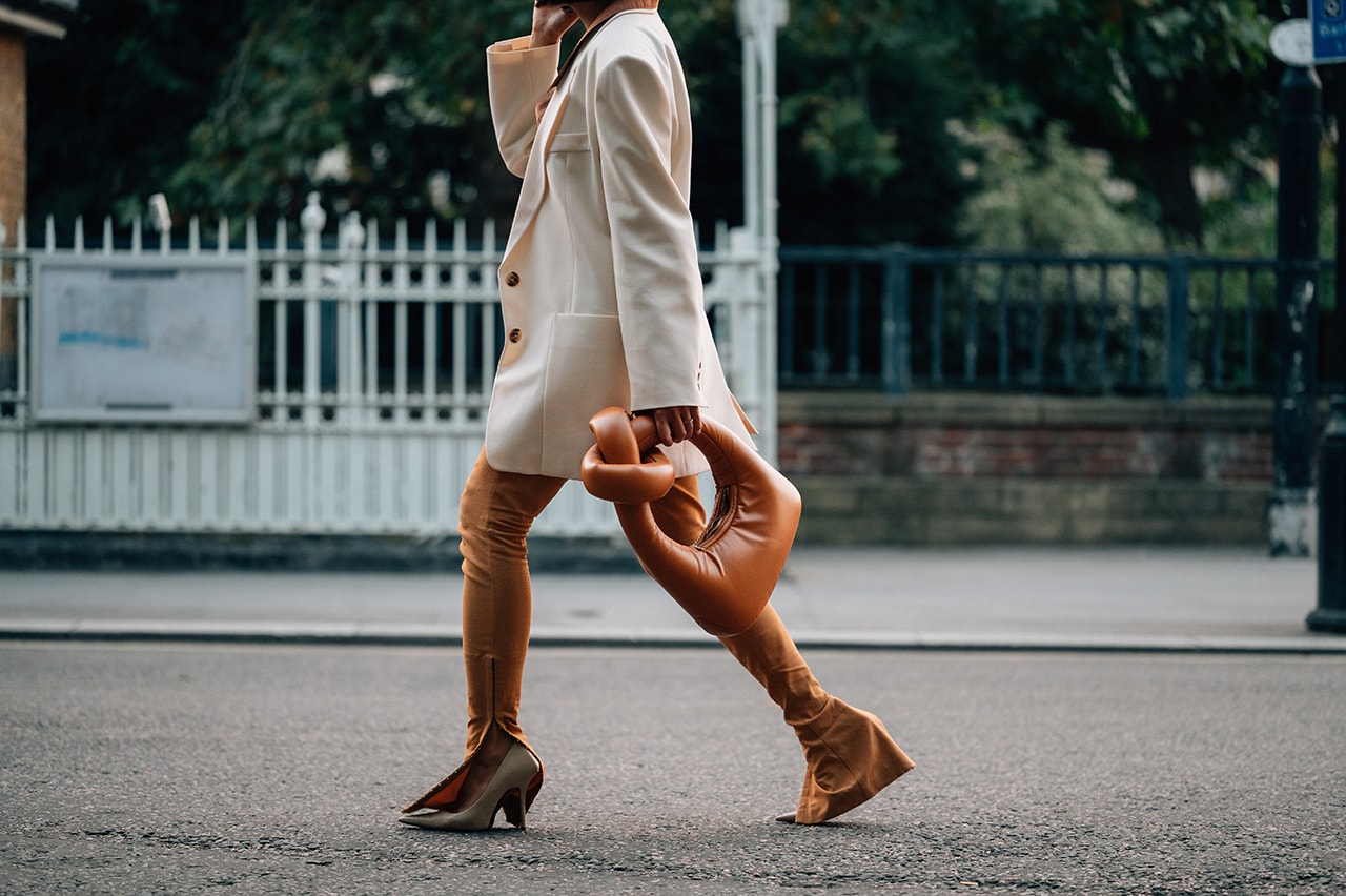 London Fashion Week SS22 Spring Summer 2022 Street Style Looks Outfits Influencer Bag Heels Blazer Pants