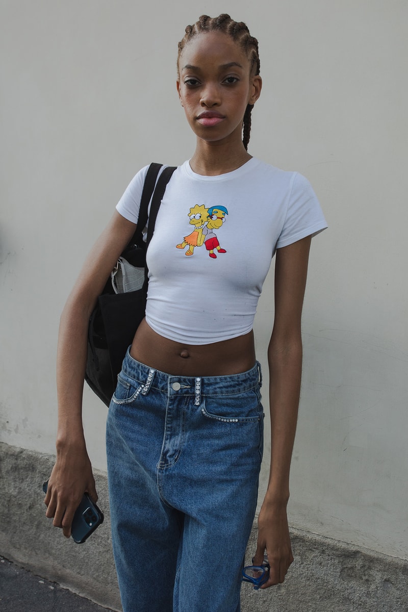 Milan Fashion Week Street Style Spring Summer 2022 SS22 Influencer Outfit Model Simpson Crop T-Shirt Baby Tee Jeans