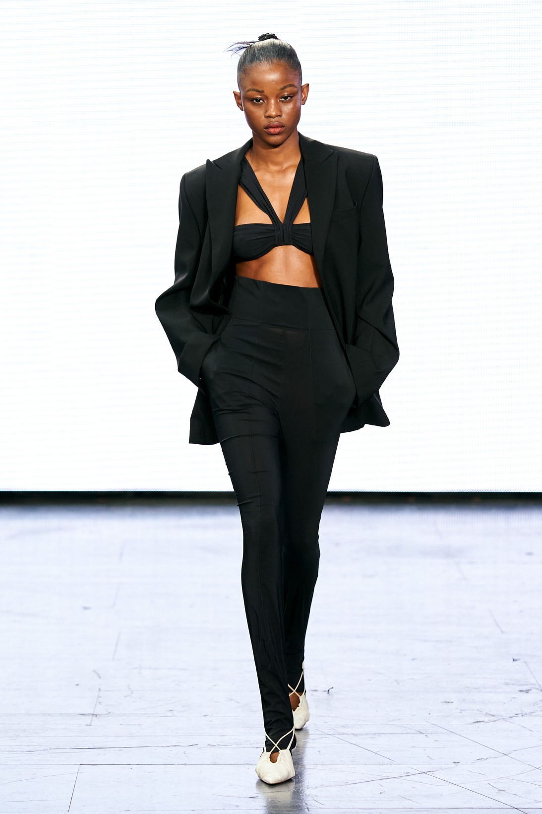 Nensi Dojaka London Fashion Week LFW Spring/Summer 2022 SS22 Runway Suit Jacket Blazer