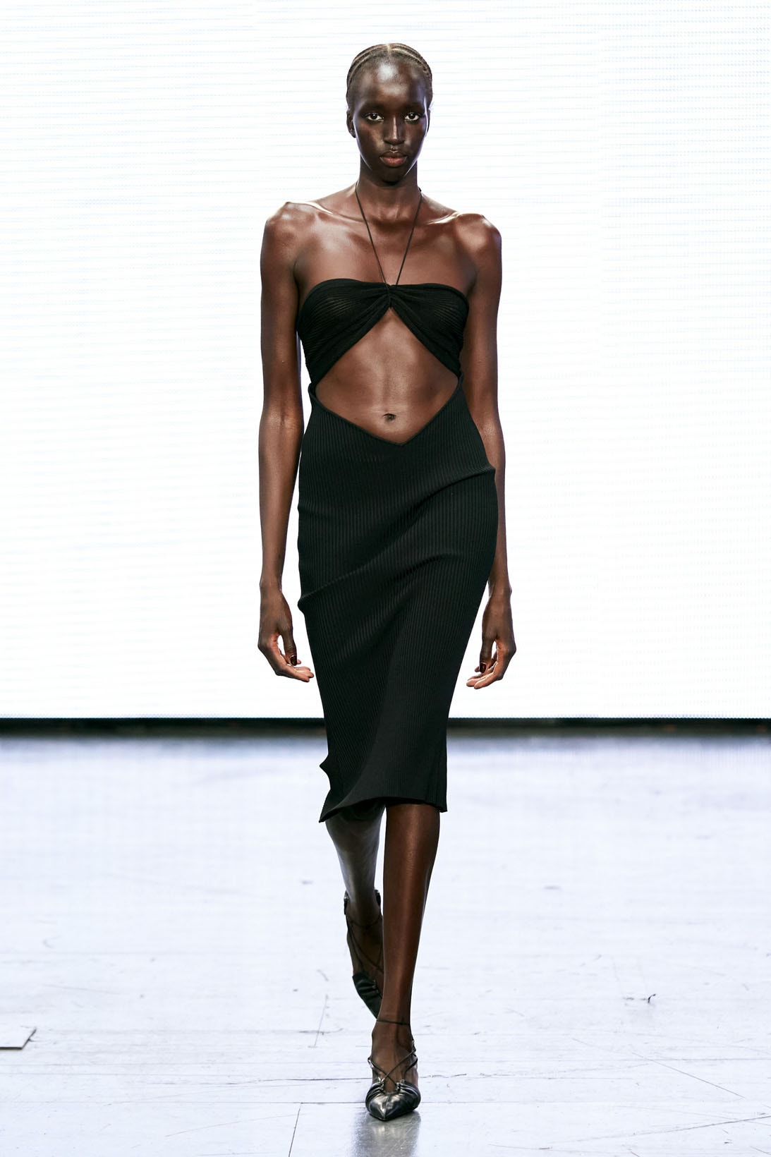 Nensi Dojaka London Fashion Week LFW Spring/Summer 2022 SS22 Runway Dress Cutout