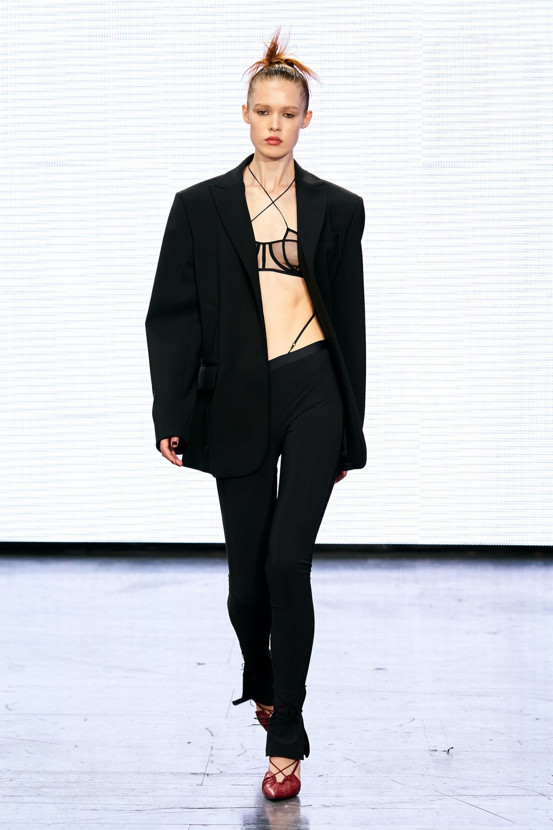 Nensi Dojaka London Fashion Week LFW Spring/Summer 2022 SS22 Runway Suit Blazer Oversized