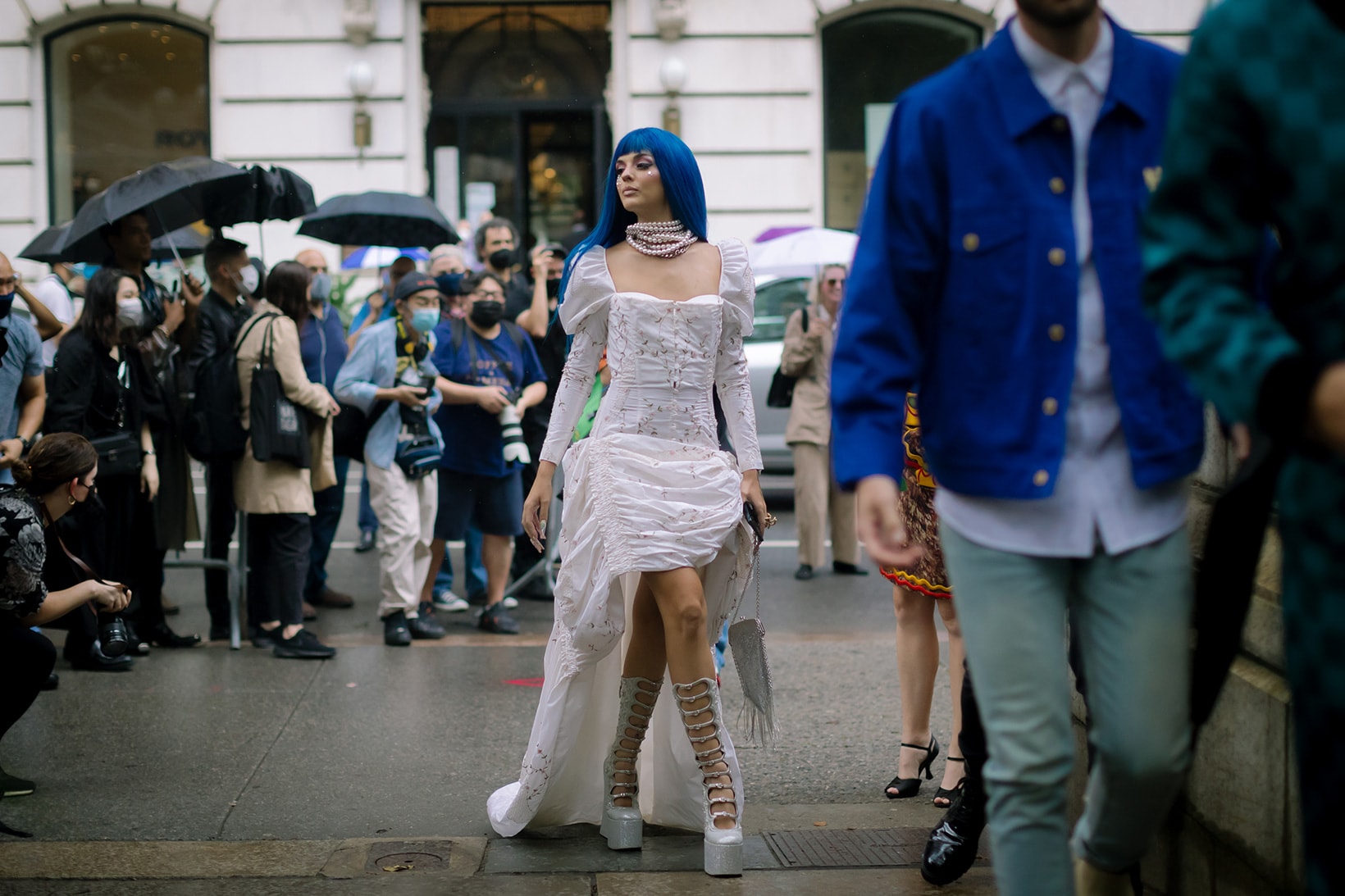 Sita Abellan Outfit Dress Marc Jacobs Heels Blue Hair New York Fashion Week SS22 Best Street Style Trends Spring Summer 2022 Influencer