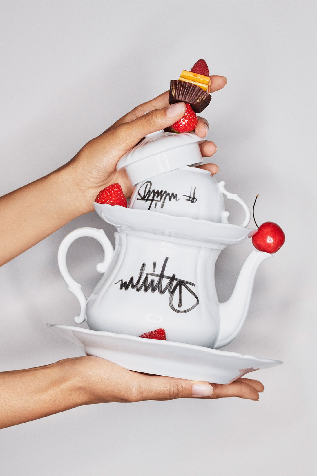 Off-White™x Ginori 1735 collection teacups saucer teapot