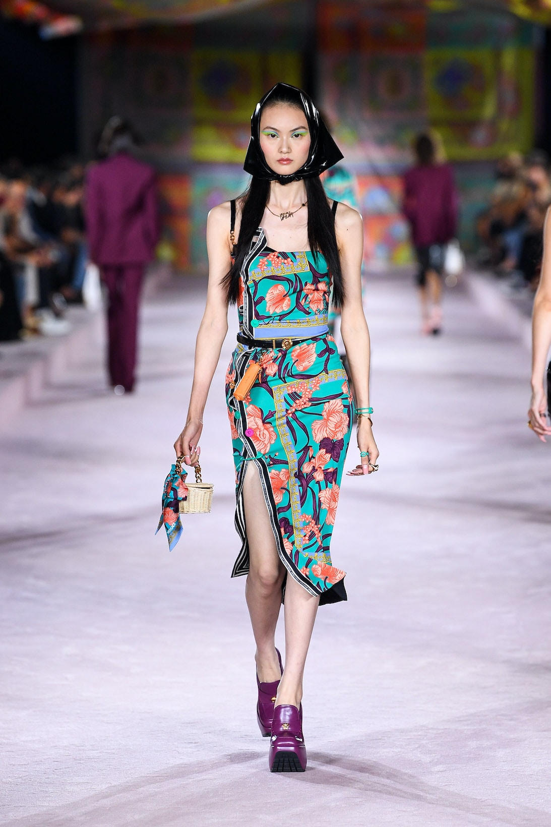 Versace SS22 Spring Summer 2022 Milan Fashion Week Runway Gigi Hadid Dua Lipa