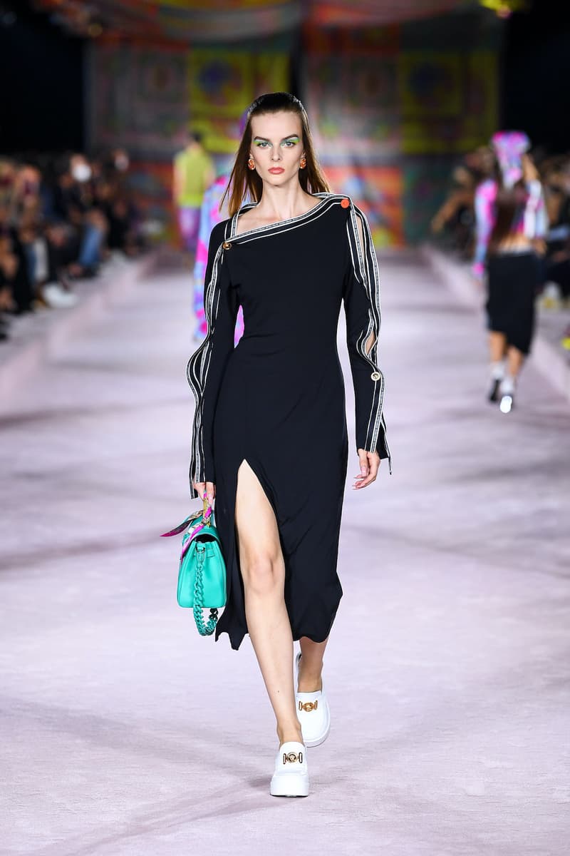 Versace SS22 Spring Summer 2022 Milan Fashion Week Runway Gigi Hadid Dua Lipa