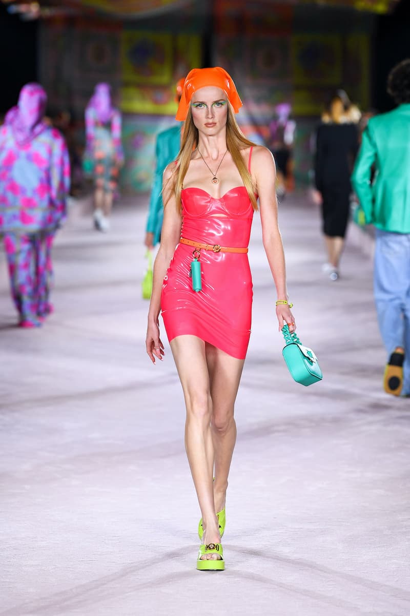 Versace SS22 Spring Summer 2022 Milan Fashion Week Runway Gigi Hadid Dua Lipa