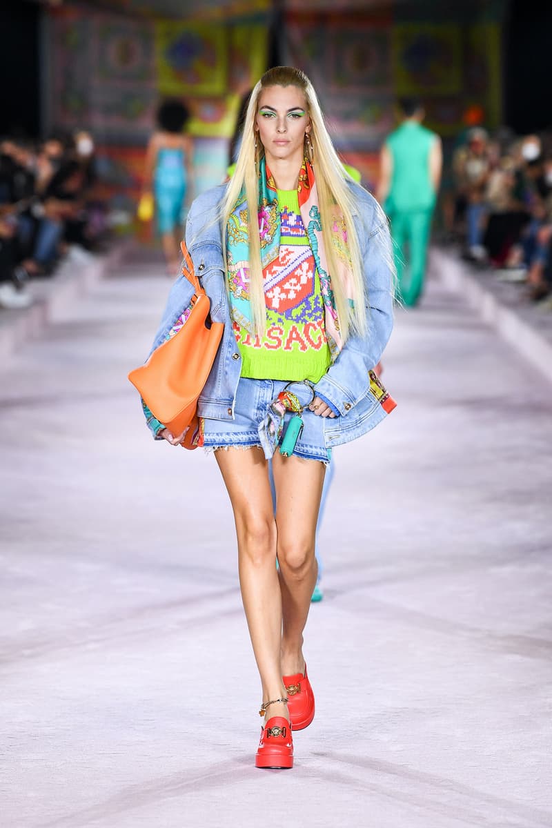 Versace SS22 Spring Summer 2022 Milan Fashion Week Runway Gigi Hadid Dua Lipa