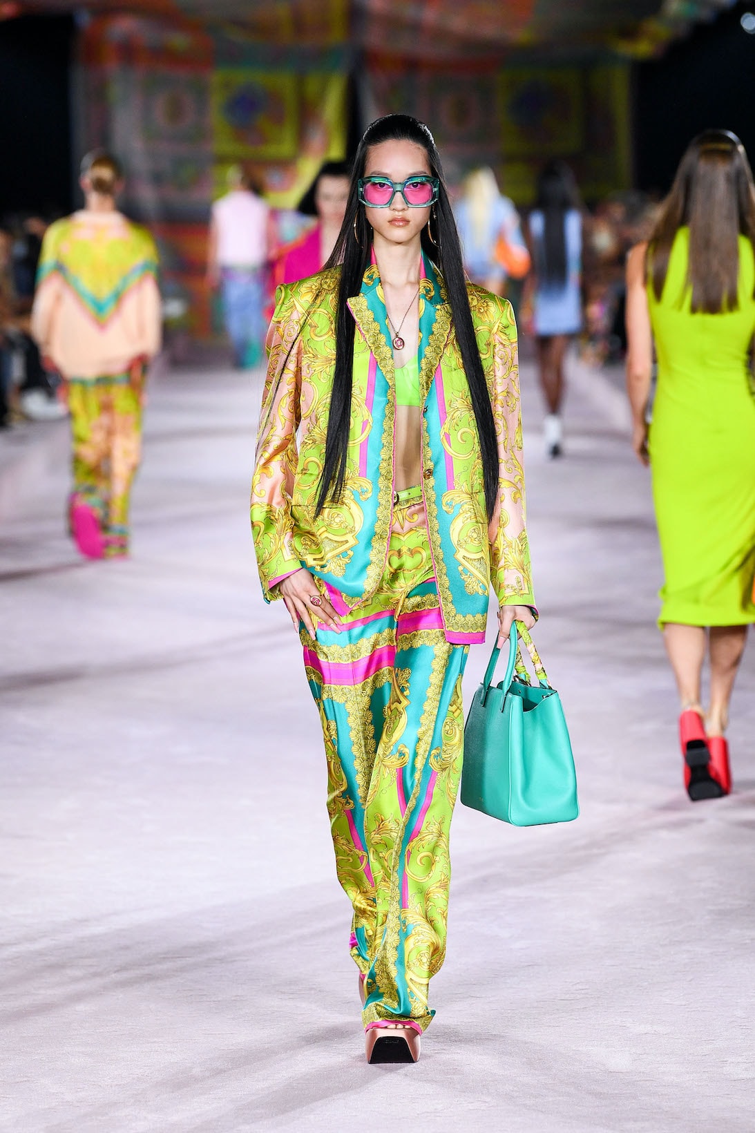 Versace Spring/Summer 2020  Modestil, Bühnenoutfits, Couture mode