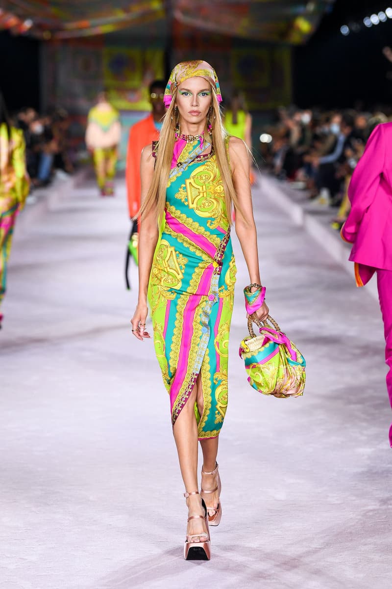 Versace SS22 Spring Summer 2022 Milan Fashion Week Runway Gigi Hadid Dua Lipa