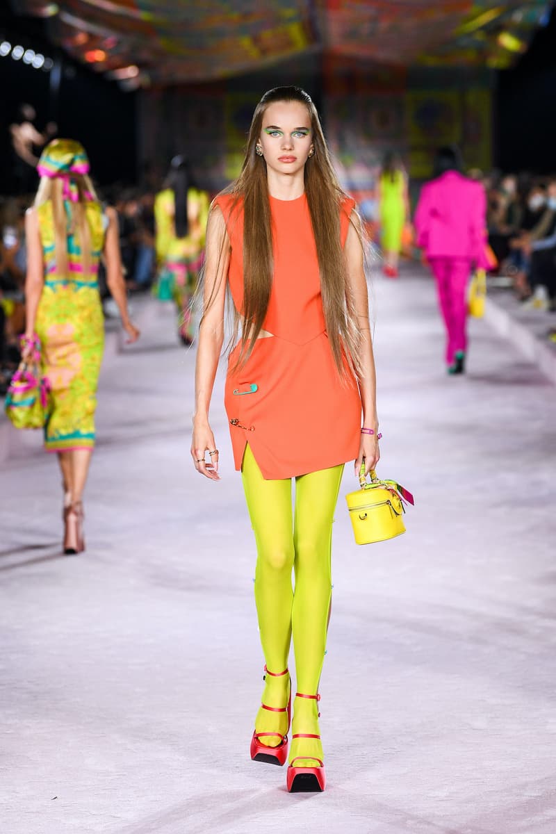 Versace SS22 Spring Summer 2022 Milan Fashion Week Runway Gigi Hadid Dua Lipa