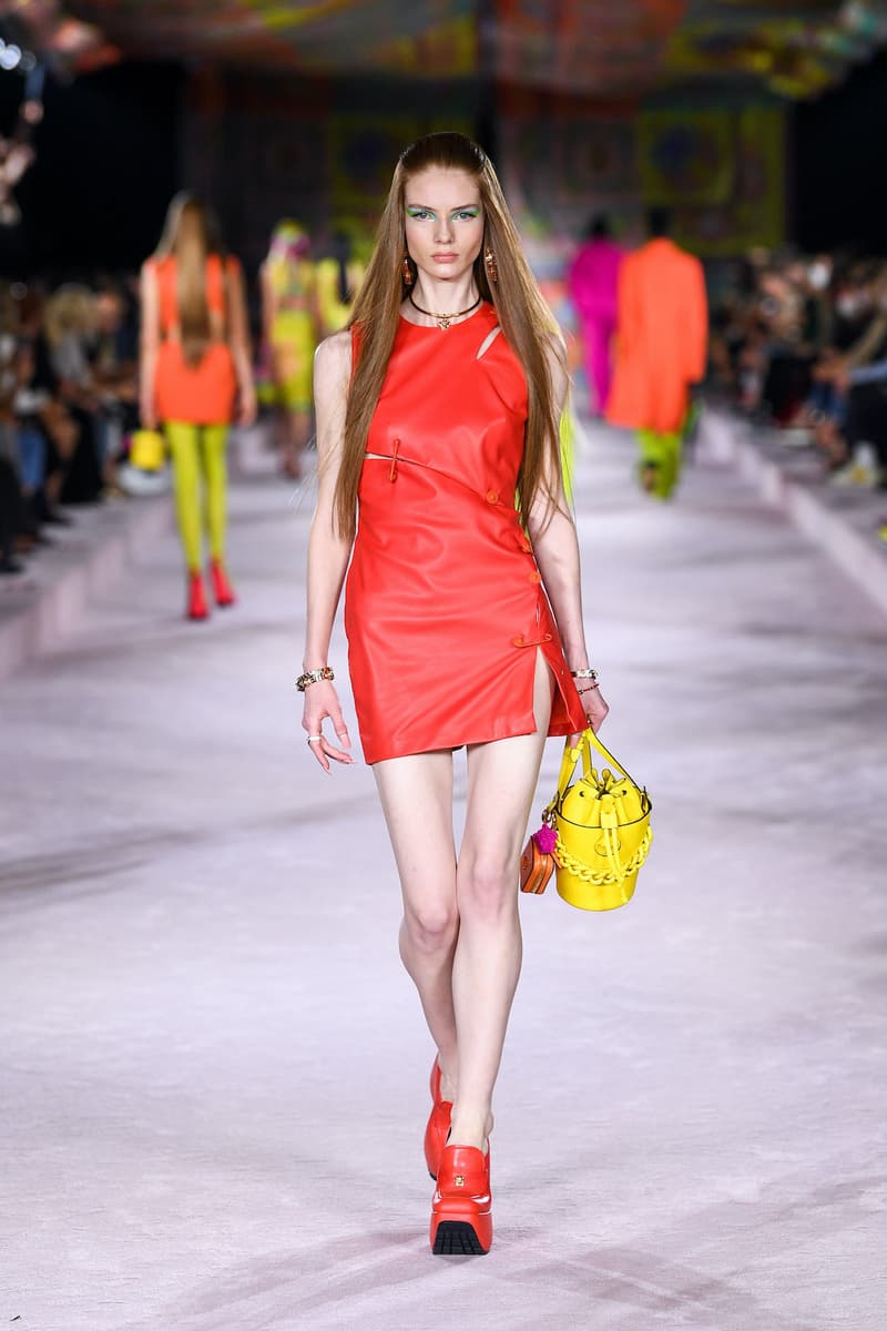 Versace SS22 Spring Summer 2022 Milan Fashion Week Runway Gigi Hadid Dua Lipa