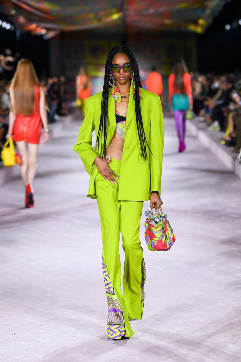 Versace SS22 Spring Summer 2022 Milan Fashion Week Runway Gigi Hadid Dua Lipa