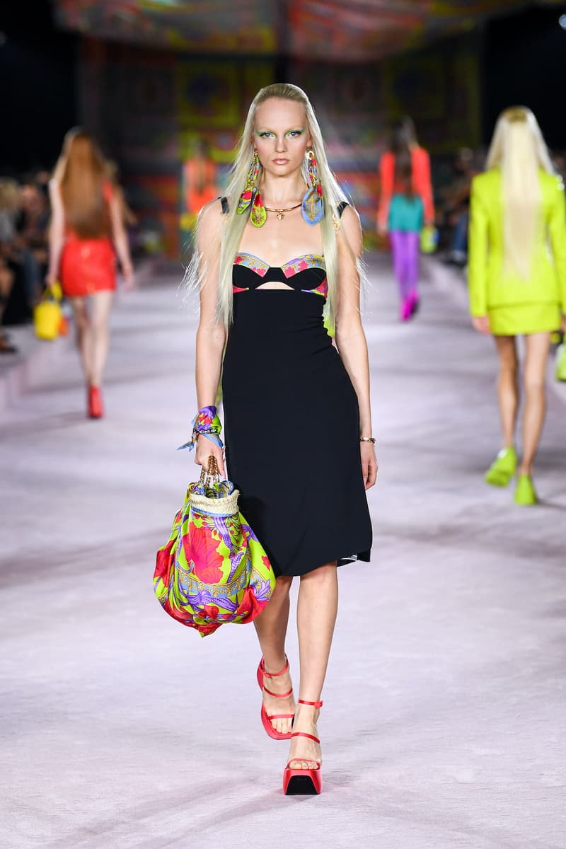 Versace SS22 Spring Summer 2022 Milan Fashion Week Runway Gigi Hadid Dua Lipa