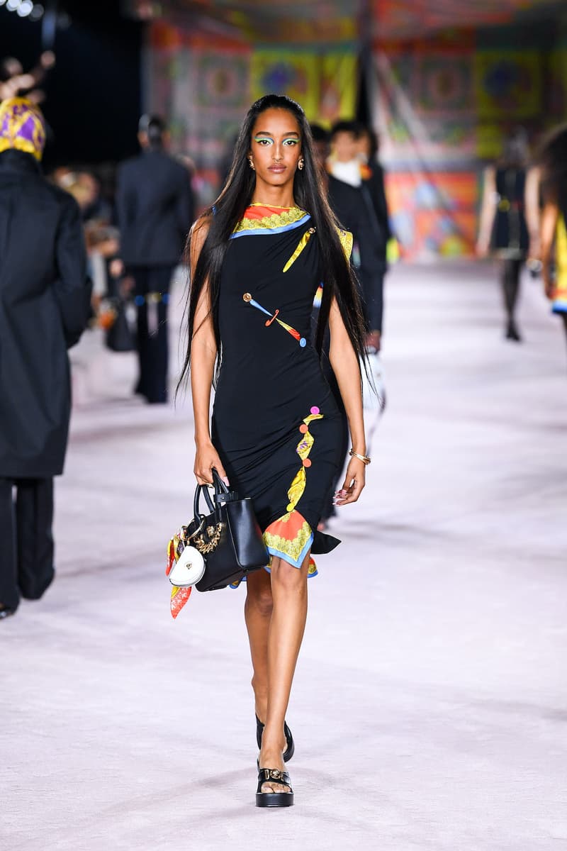 Versace SS22 Spring Summer 2022 Milan Fashion Week Runway Gigi Hadid Dua Lipa