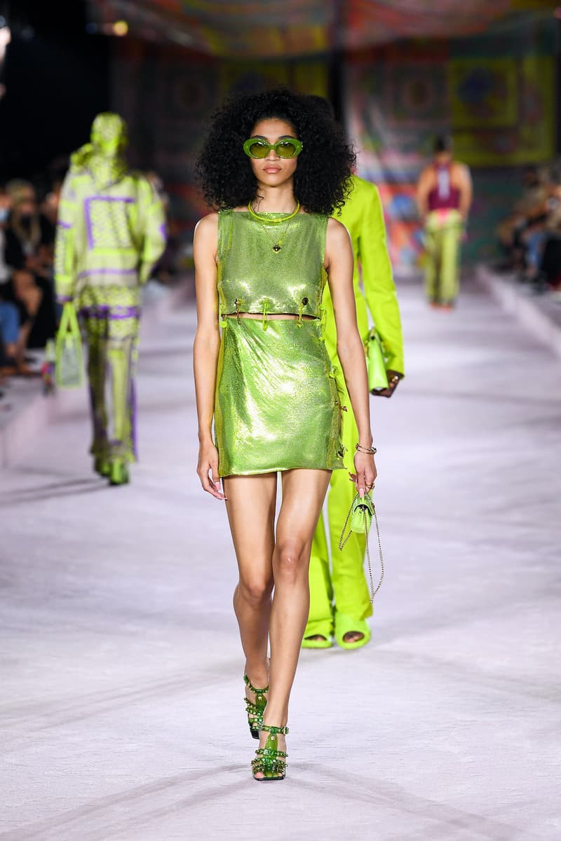 Versace SS22 Spring Summer 2022 Milan Fashion Week Runway Gigi Hadid Dua Lipa