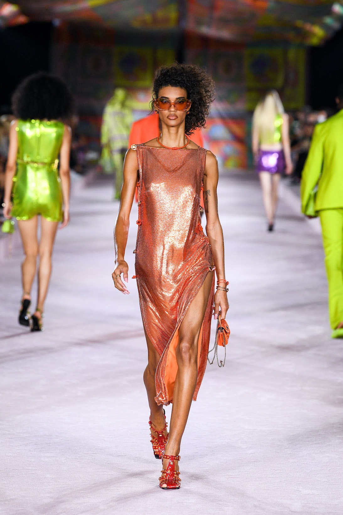 Versace SS22 Spring Summer 2022 Milan Fashion Week Runway Gigi Hadid Dua Lipa