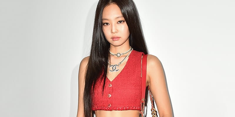 Human Chanel Jennie BLACKPINK showed off her gorgeous body line for a  Chanel even