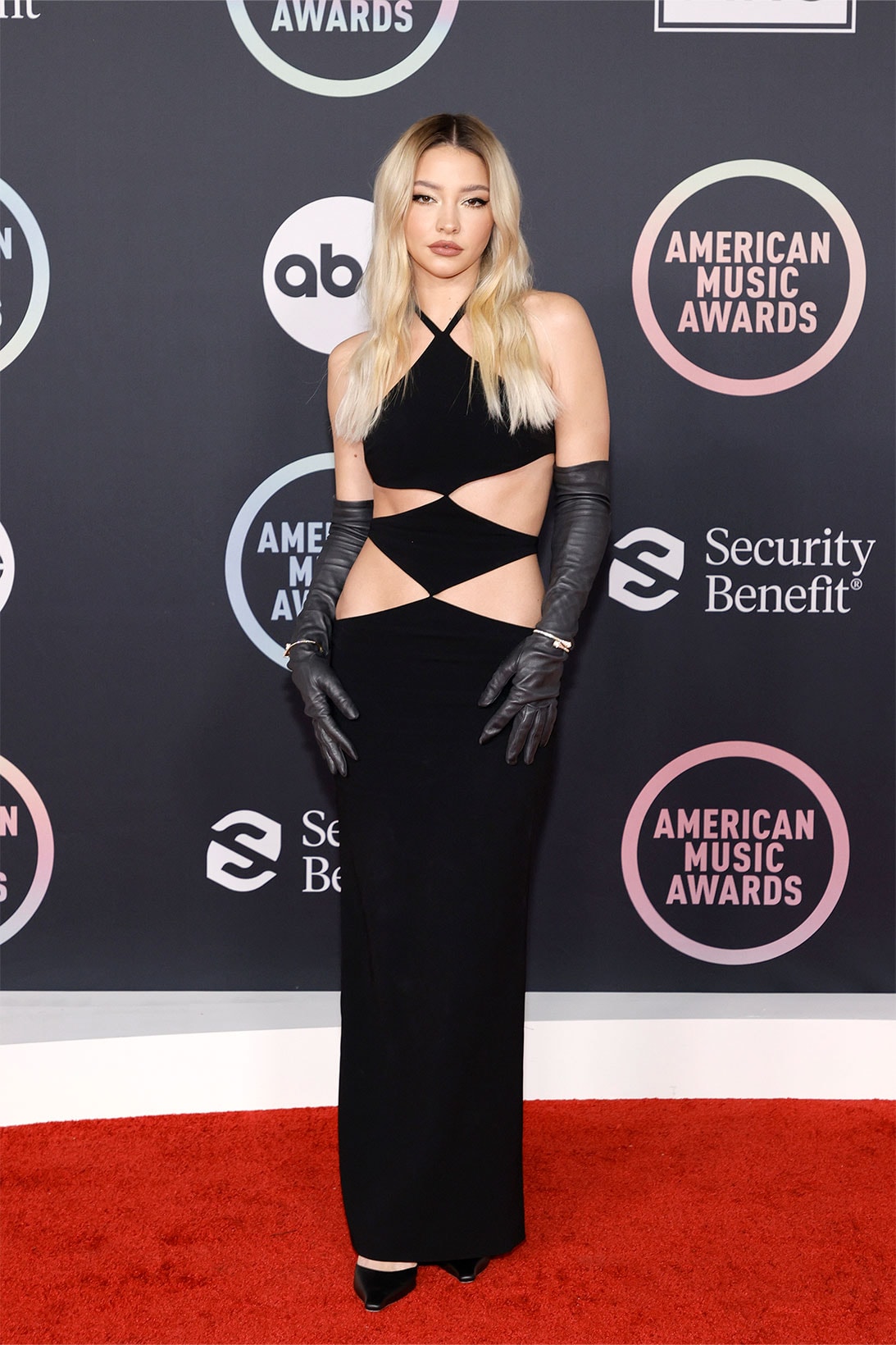 2021 American Music Awards AMAs Red Carpet Best Celebrity Looks Madelyn Cline