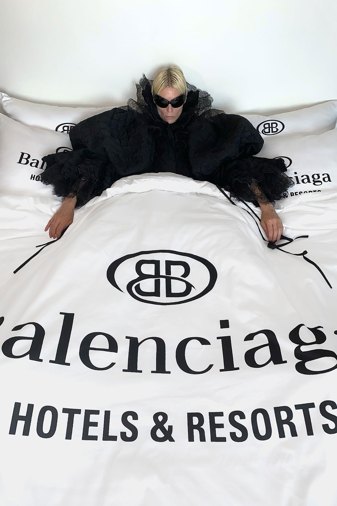 Balenciaga Holiday 2021 Objects Bedding