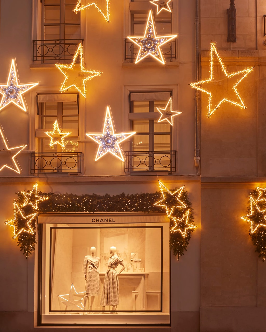 Chanel N°5 Perfume paris store number 5 fragrance holiday light installation 