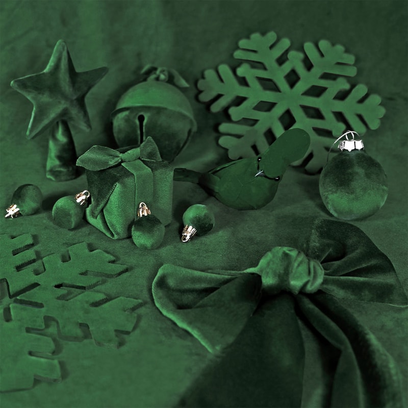 GELCARE Holiday Nails Polish Manicure Gab Bois Green Velvet