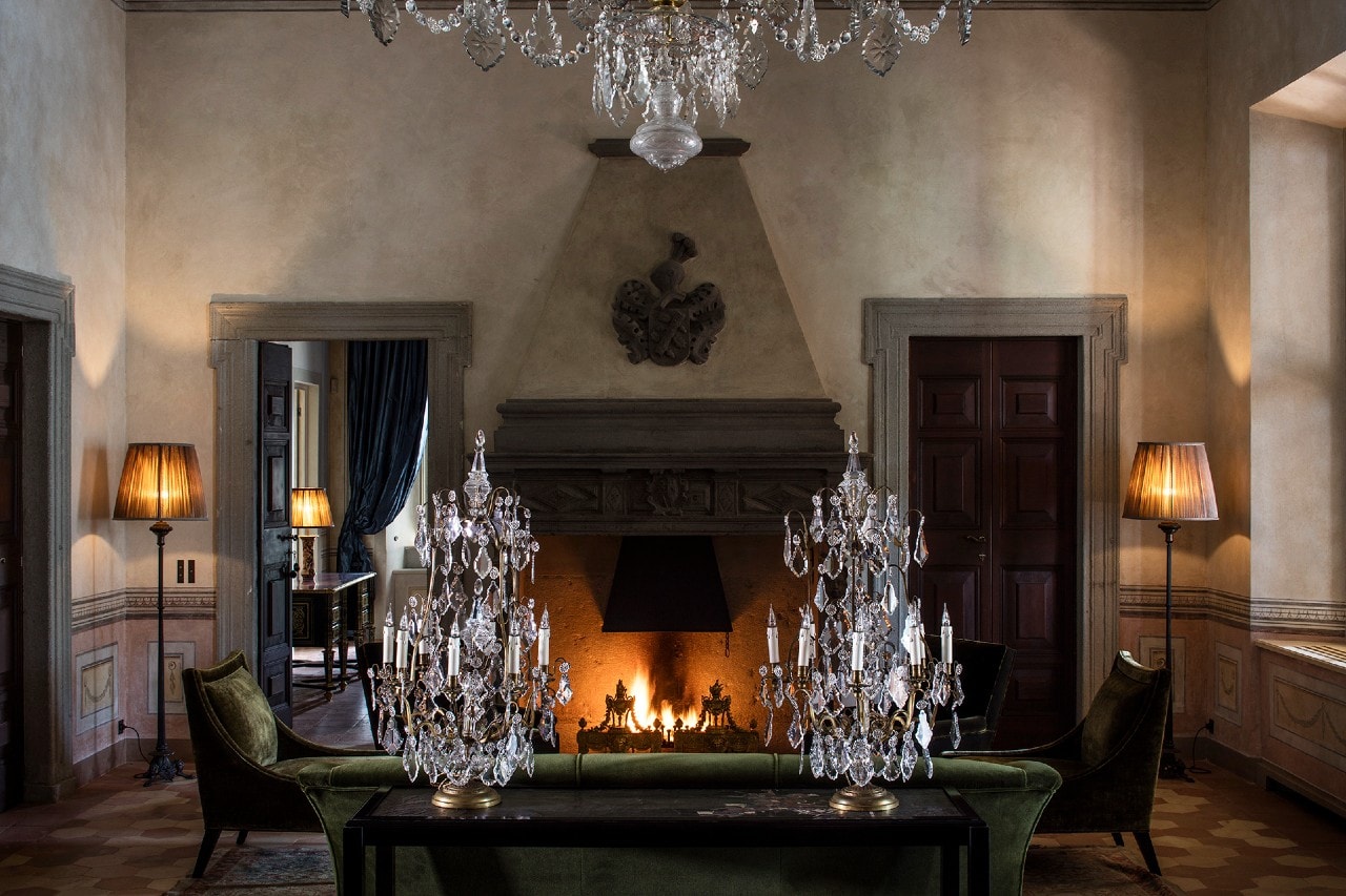 house of gucci film home italy villa balbiano chandelier