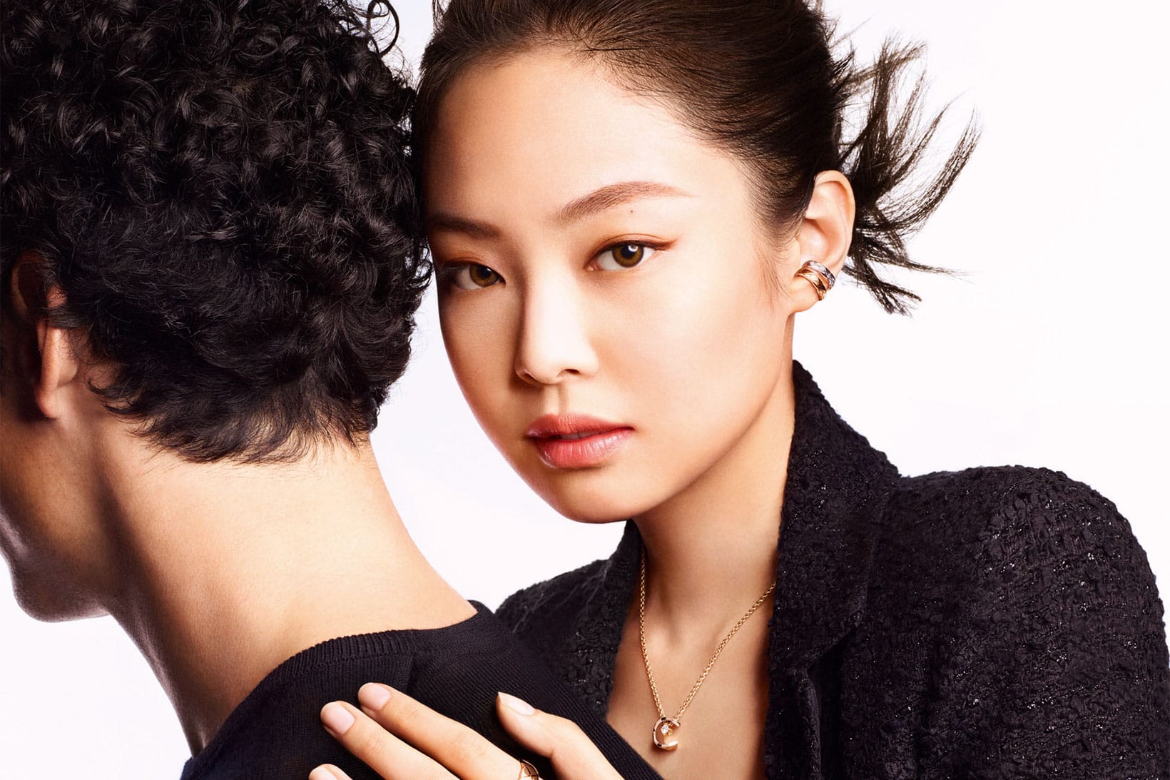 https%3A%2F%2Fhypebeast.com%2Fwp content%2Fblogs.dir%2F6%2Ffiles%2F2021%2F11%2Fjennie chanel coco crush jewelry campaign official images 0
