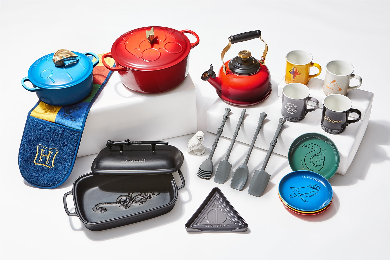 Le Creuset Harry Potter Kitchenware Collaboration Collection dutch oven pots spatulas mugs plates kettle