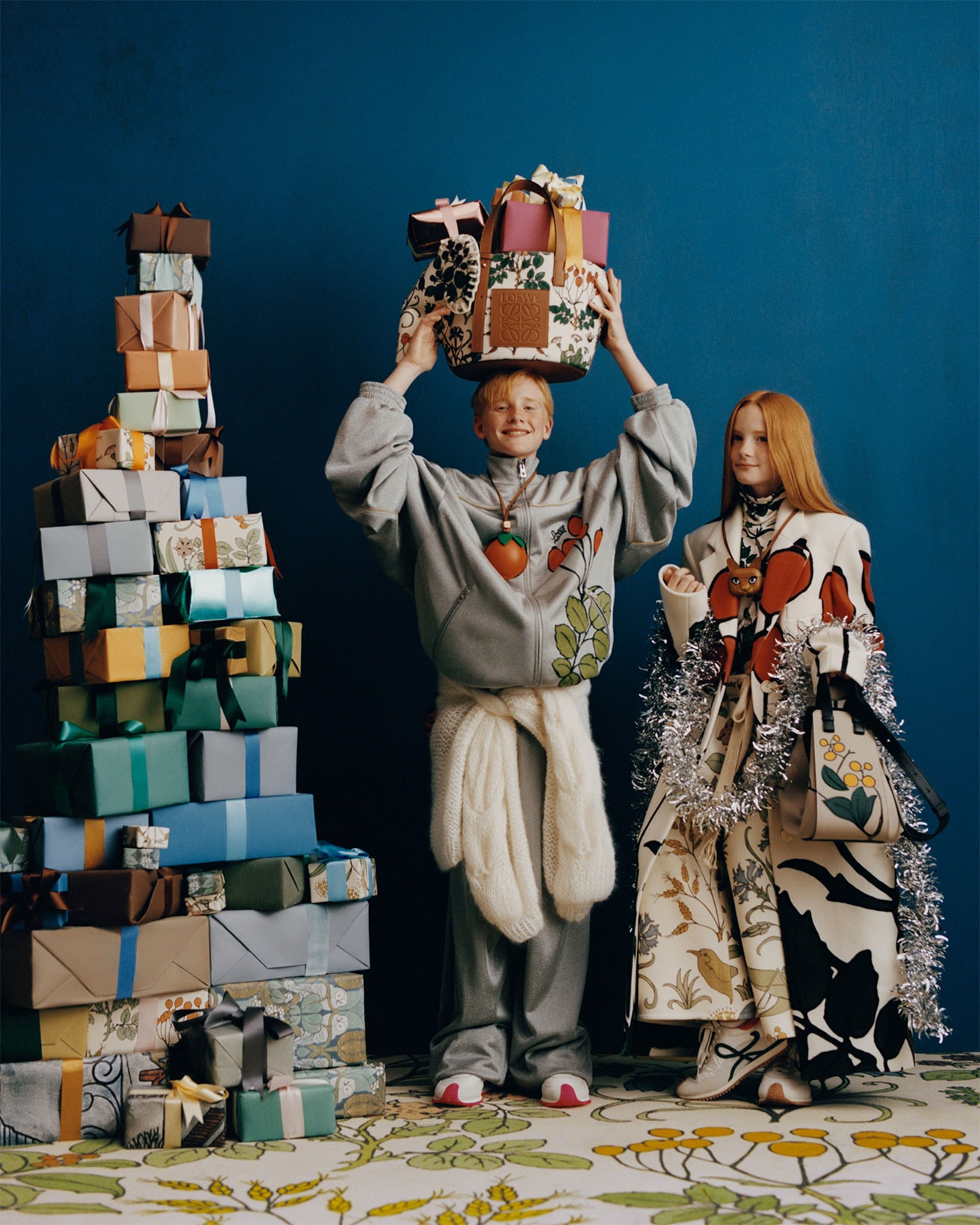 Loewe Holiday 2021 Collection Campaign Gifts Presents Boxes Coats Totes