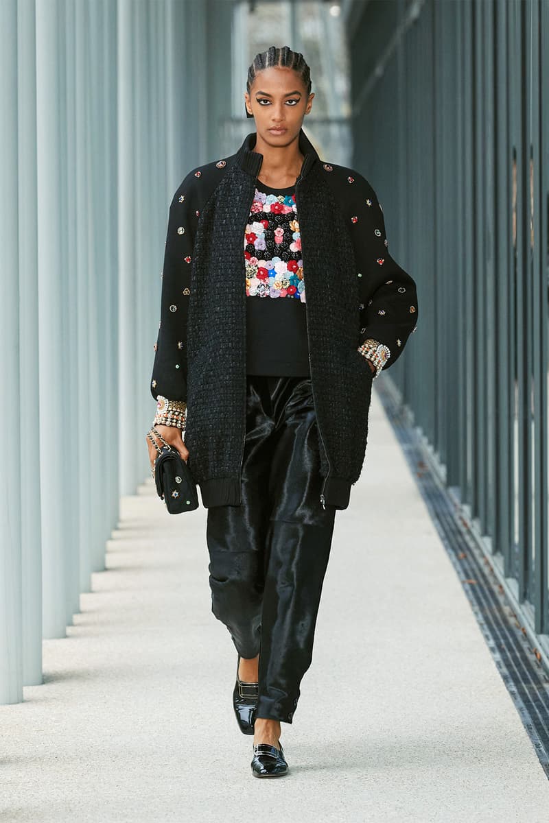 Chanel Métiers d'art 2021 2022 Collection Runway Show