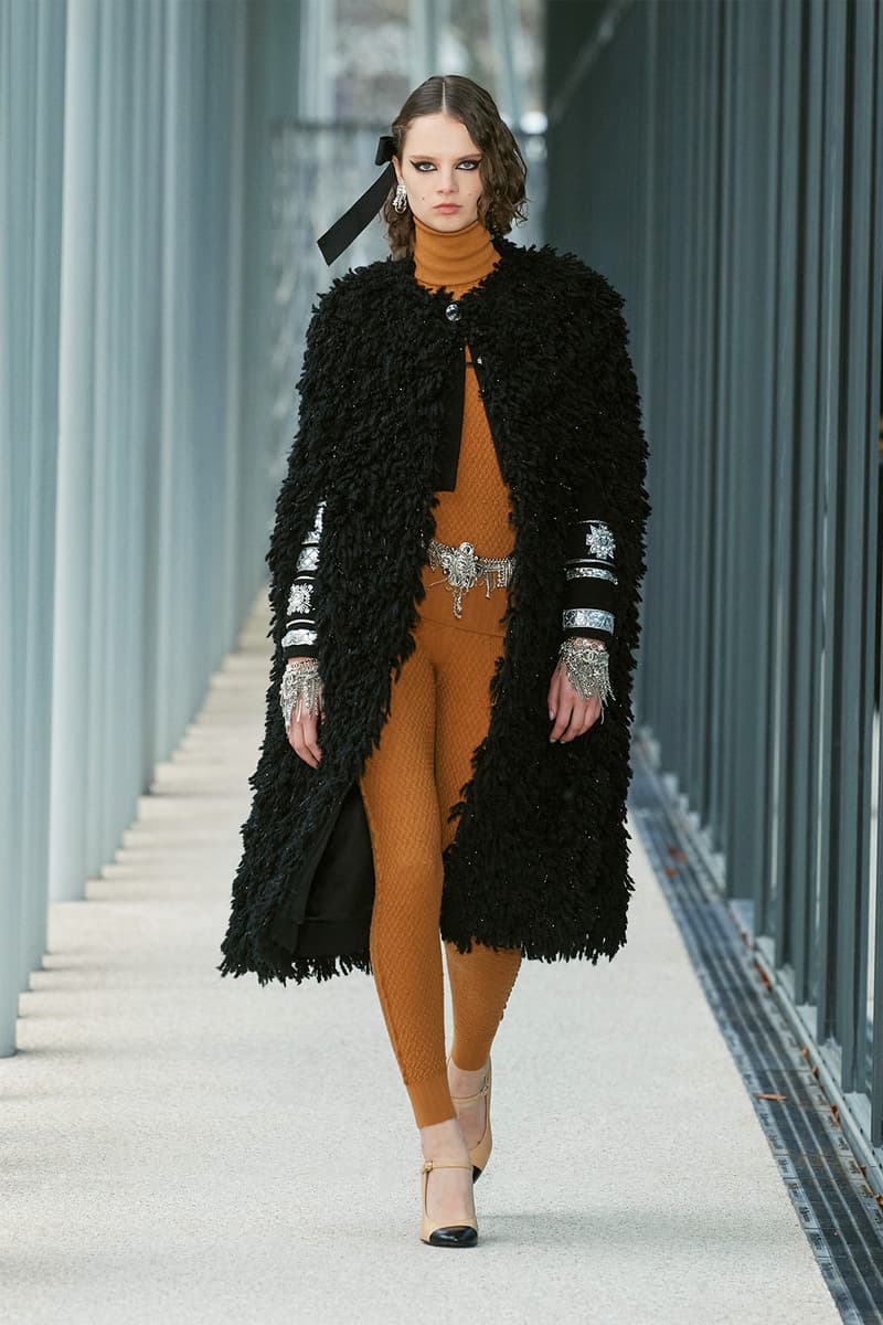Chanel Métiers d'art 2021 2022 Collection Runway Show