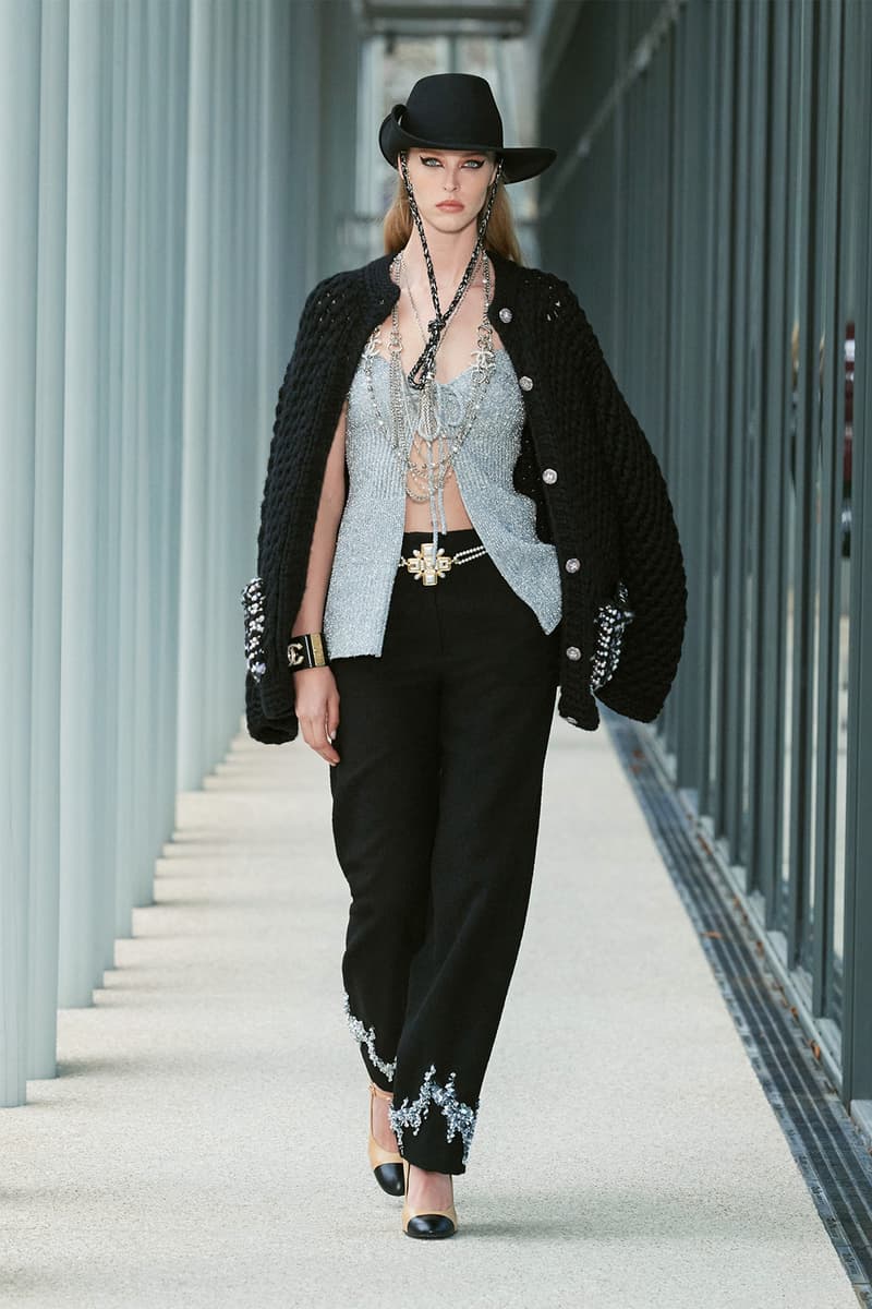 Chanel Métiers d'art 2021 2022 Collection Runway Show