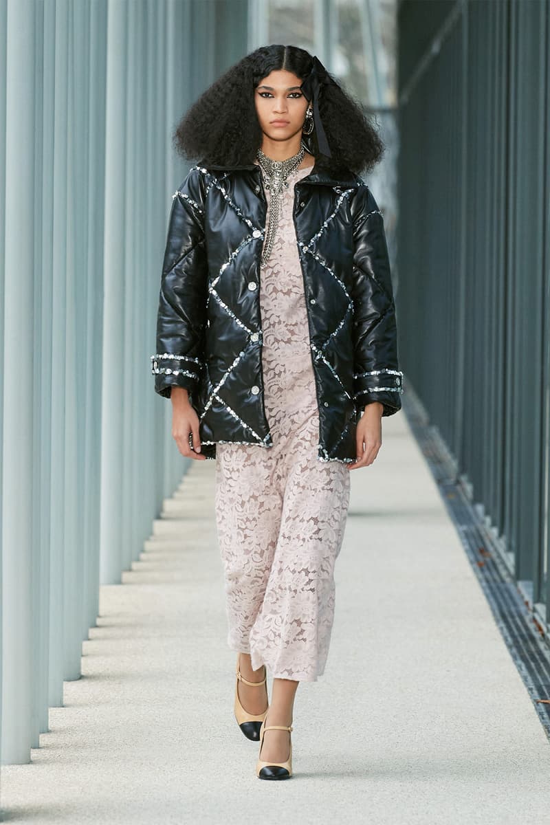 Chanel Métiers d'art 2021 2022 Collection Runway Show