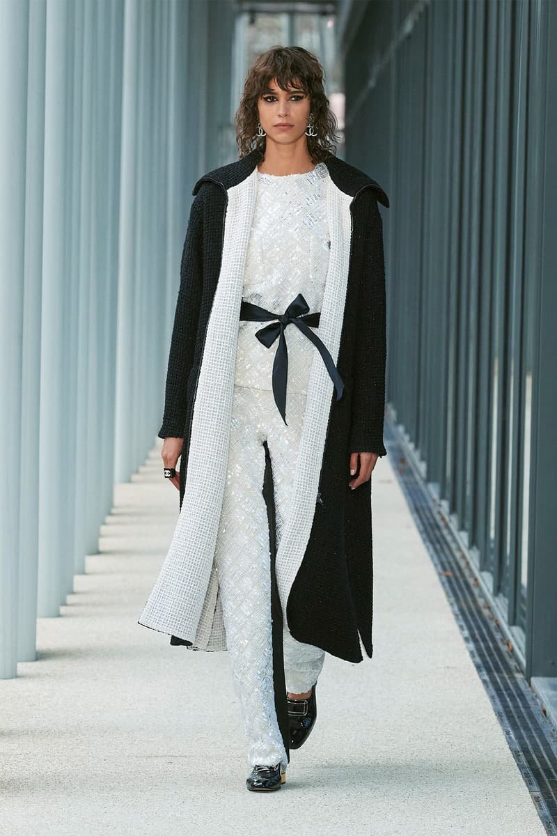 Chanel Métiers d'art 2021 2022 Collection Runway Show