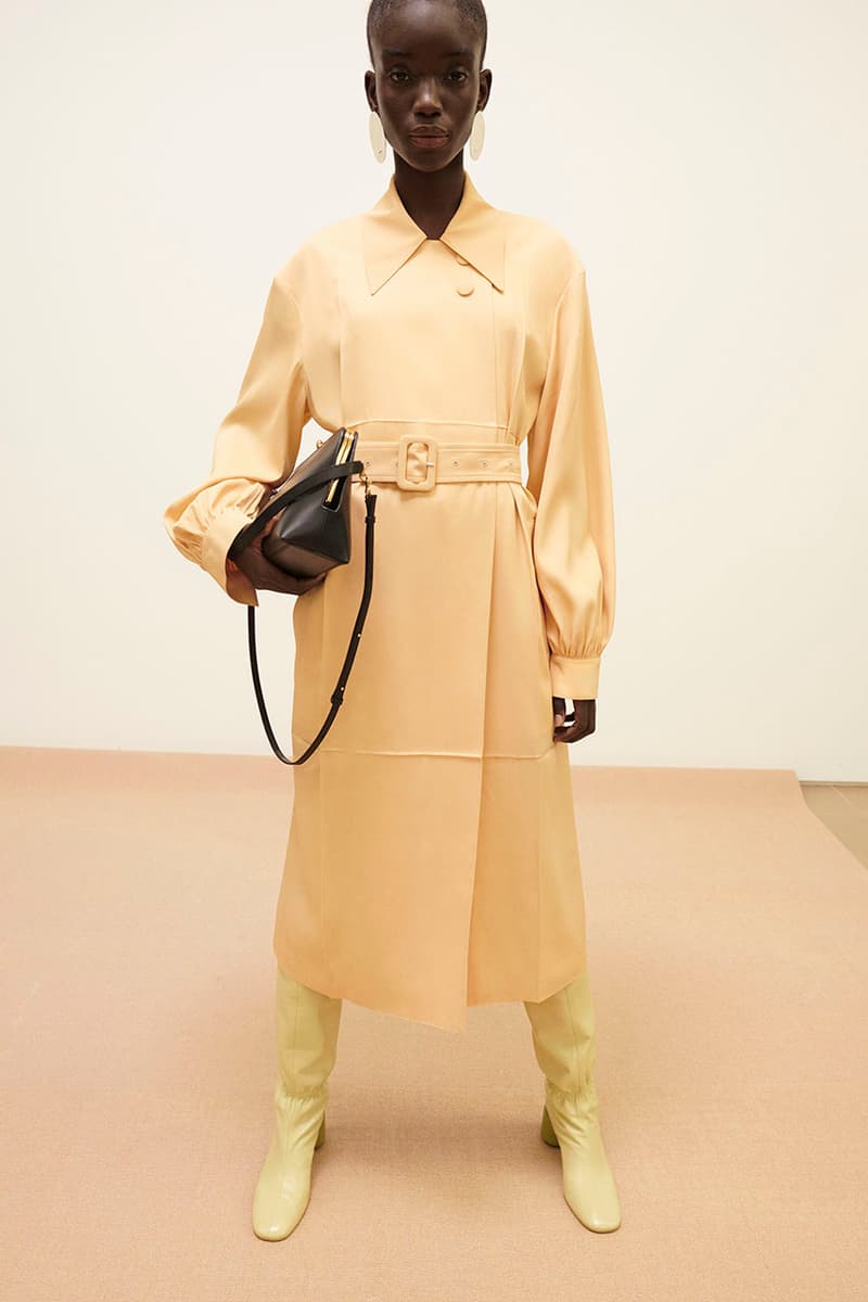 jil sander women's pre-fall 2022 collection beige trenchcoat